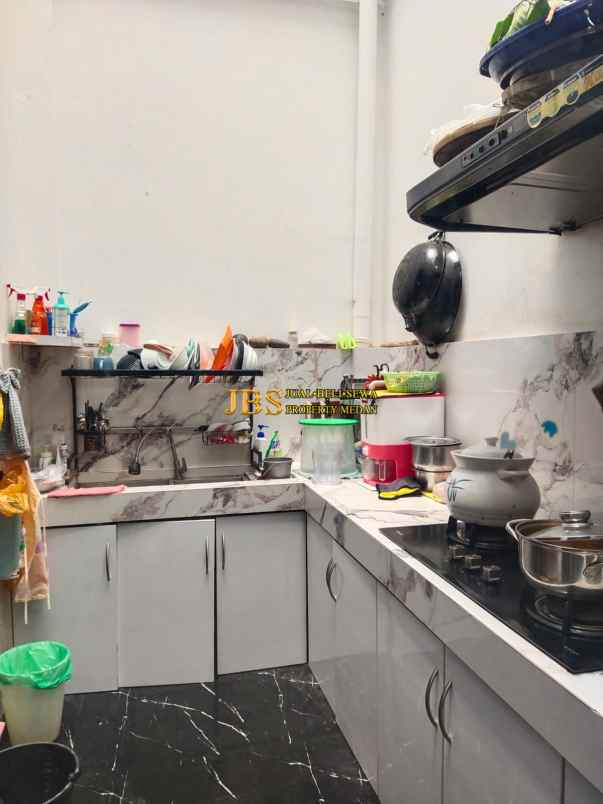 dijual rumah komplek givency one type