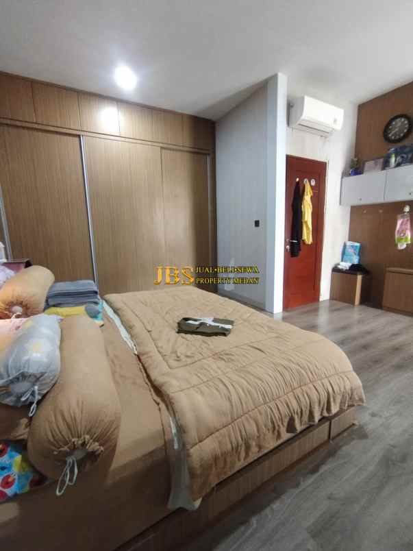 dijual rumah komplek givency one type