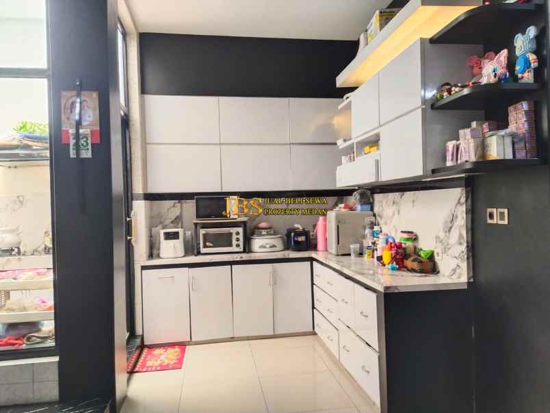 dijual rumah komplek givency one type