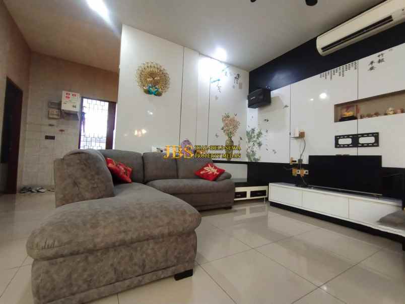 dijual rumah komplek givency one type