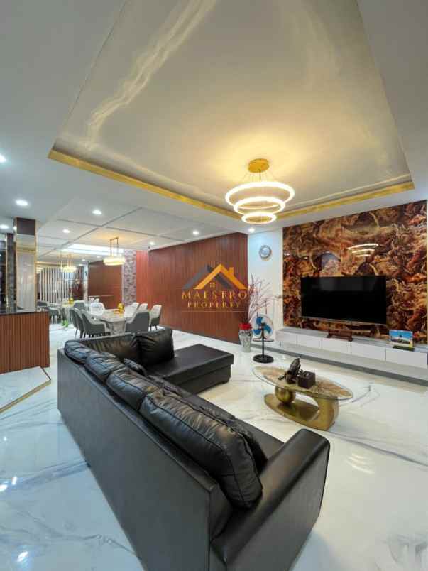 dijual rumah komplek taman polonia