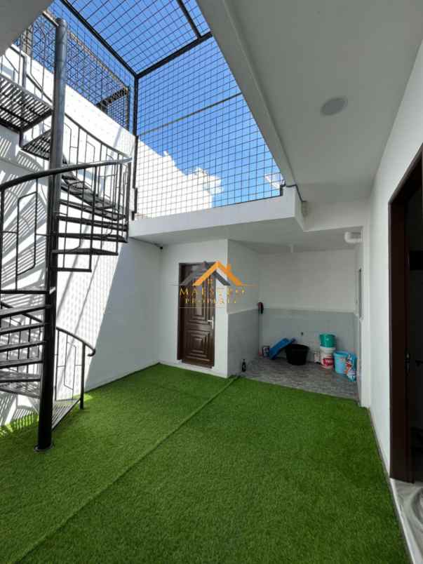 dijual rumah komplek taman polonia
