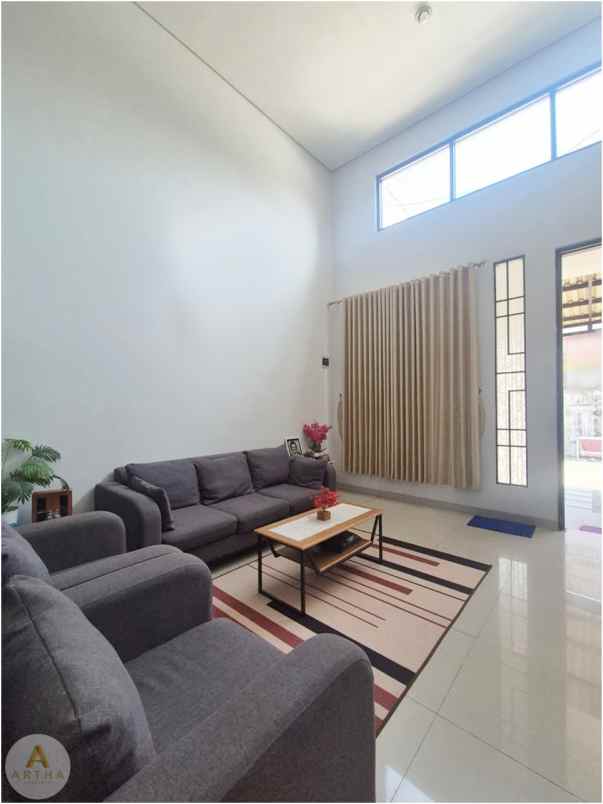 dijual rumah kopo safira