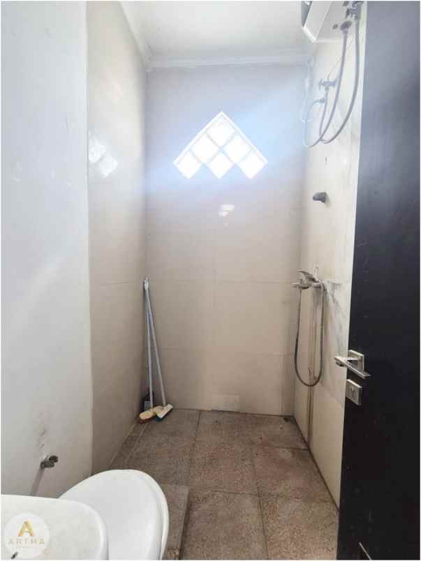 dijual rumah kopo safira