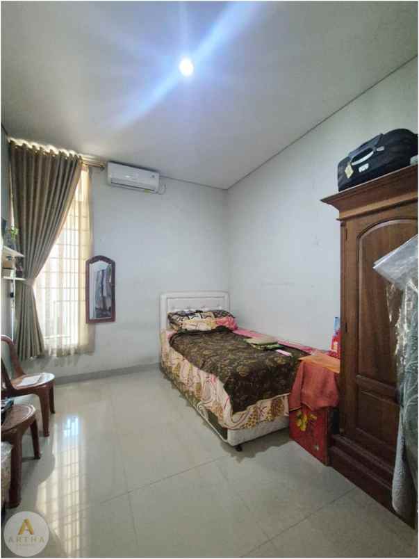dijual rumah kopo safira