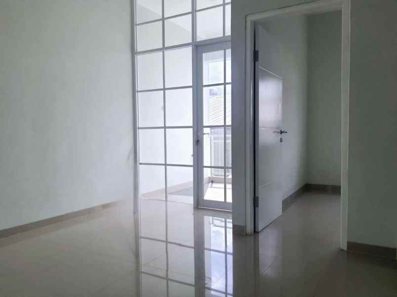 dijual rumah kranggan ujung aspal