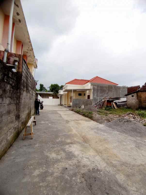 dijual rumah krapyak