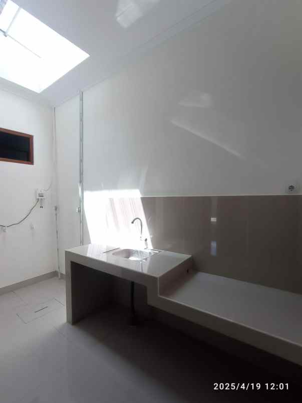 dijual rumah krapyak