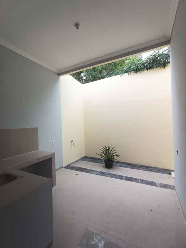 dijual rumah kunciran indah tangerang