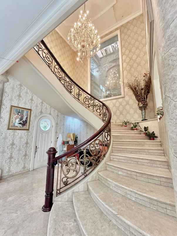 dijual rumah kupang indah