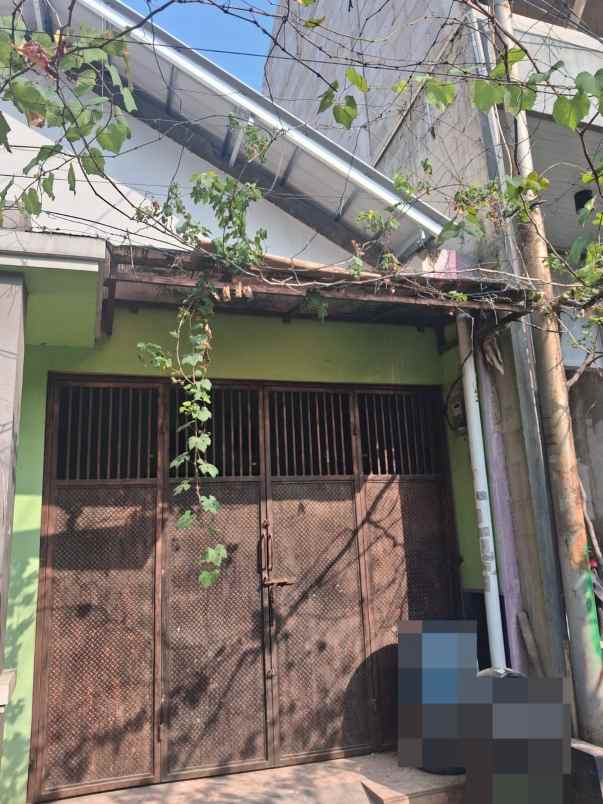 dijual rumah larangan