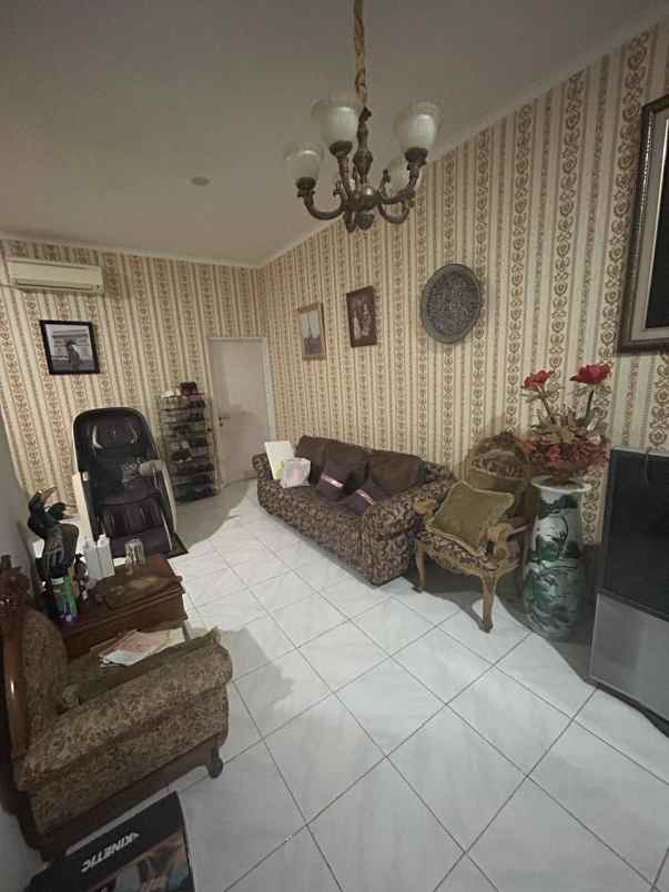 dijual rumah lokasi puspita loka bsd