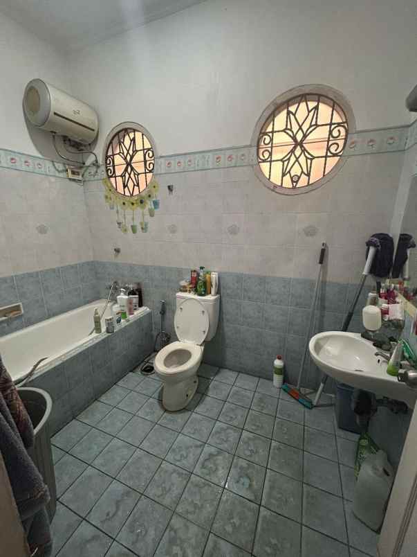 dijual rumah lokasi puspita loka bsd