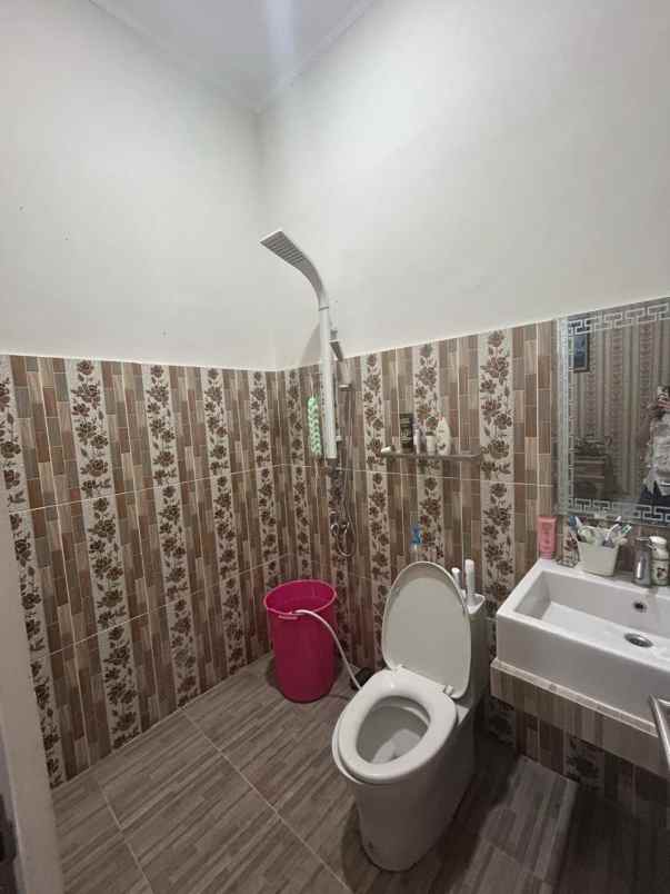 dijual rumah lokasi puspita loka bsd