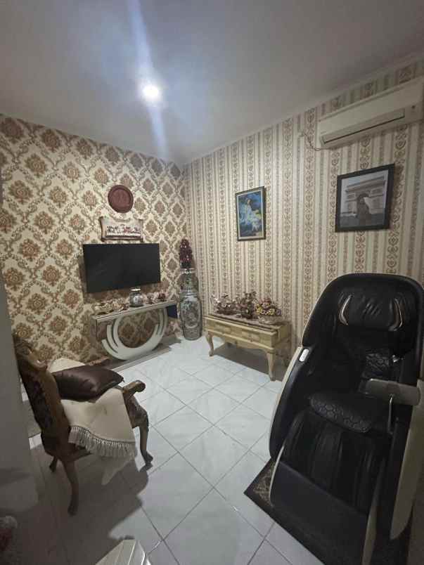 dijual rumah lokasi puspita loka bsd