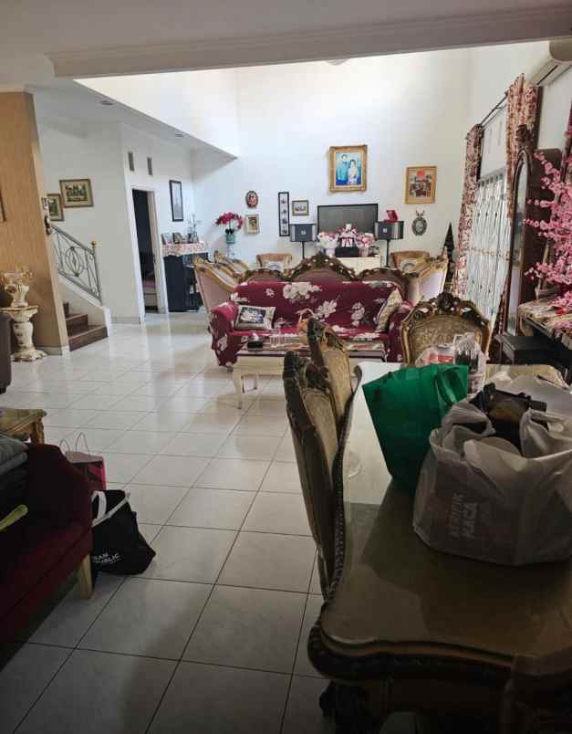 dijual rumah lokasi puspita loka bsd