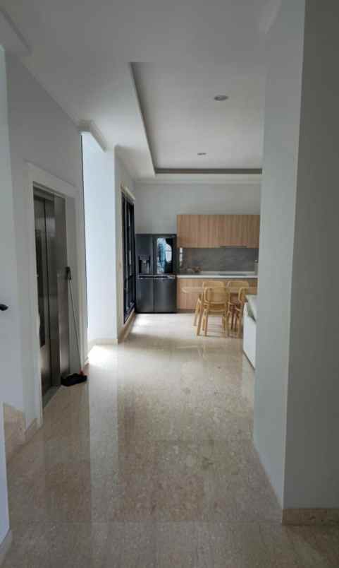 dijual rumah lokasi ramai