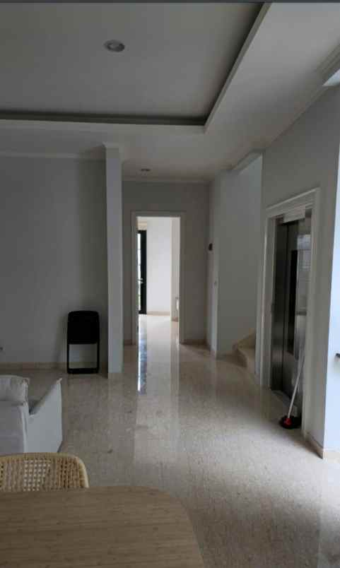 dijual rumah lokasi ramai