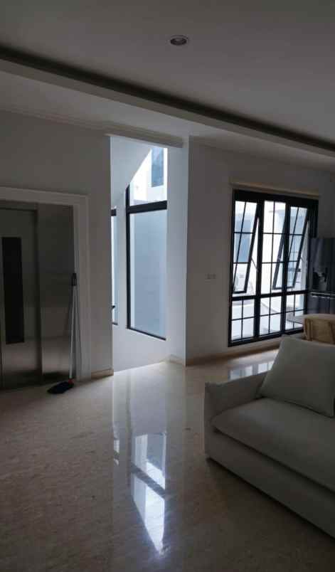 dijual rumah lokasi ramai