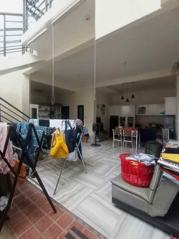 dijual rumah lpmp