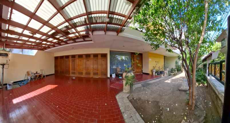 dijual rumah manyar