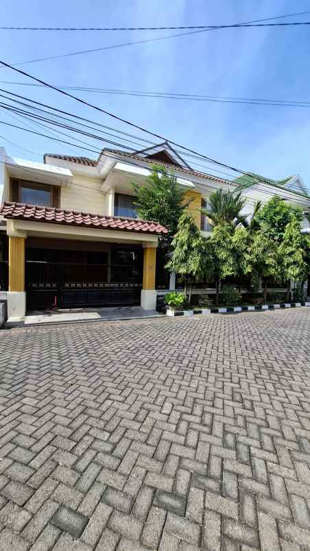 dijual rumah manyar