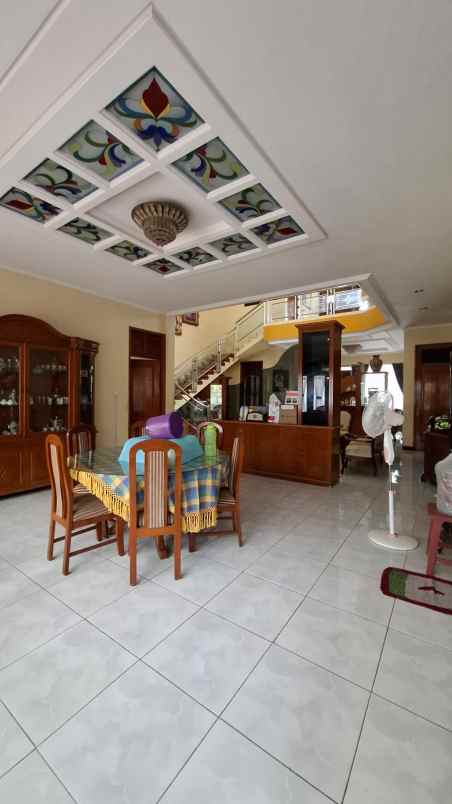 dijual rumah manyar