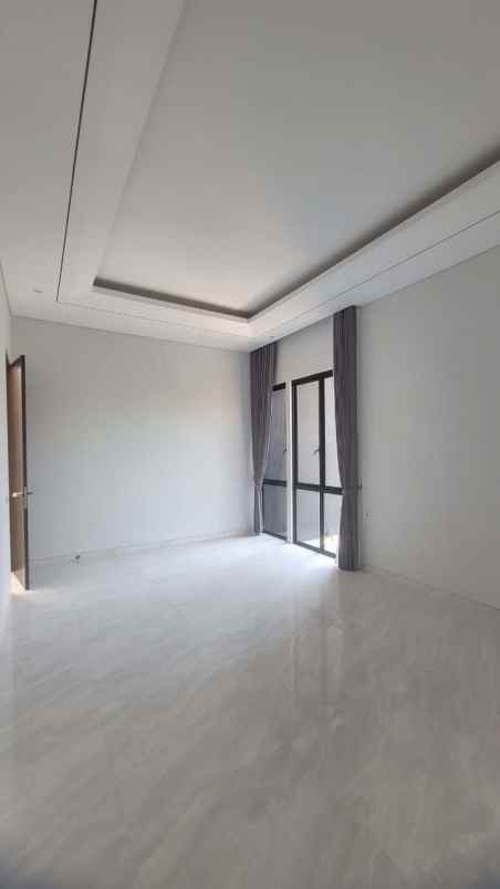 dijual rumah manyar indah