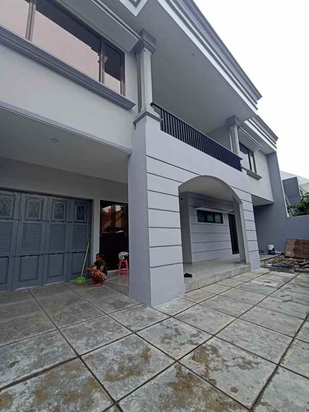 dijual rumah manyar kertoadi