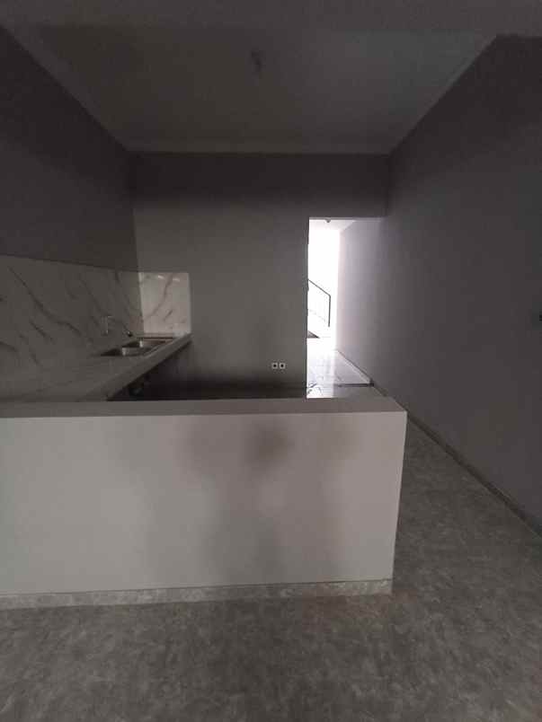 dijual rumah manyar kertoadi