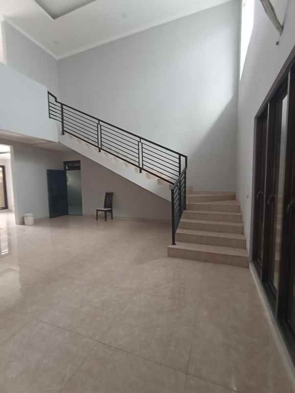 dijual rumah manyar kertoadi