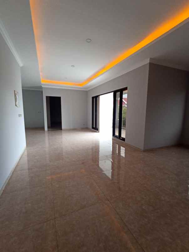 dijual rumah manyar kertoadi