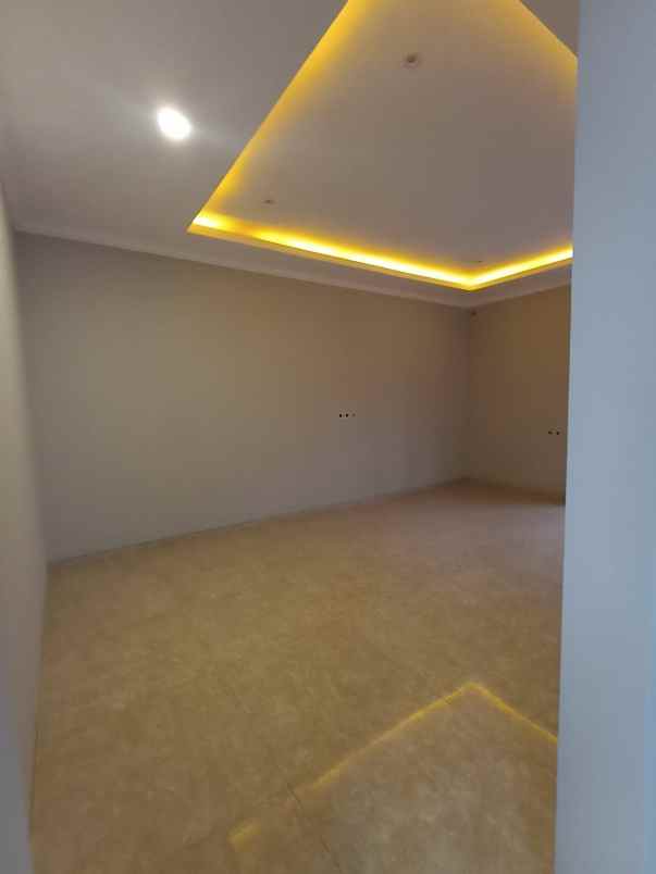 dijual rumah manyar kertoadi