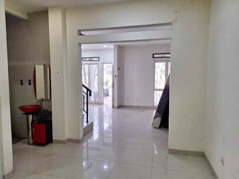 dijual rumah metland menteng cluster