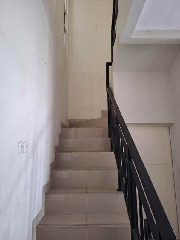 dijual rumah metland menteng cluster