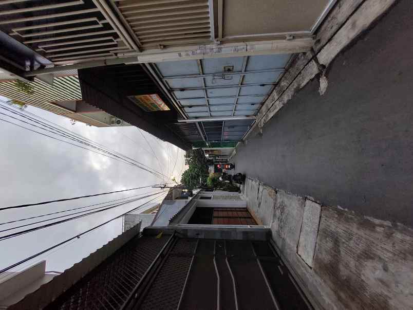 dijual rumah mewah 4 lantai jakarta barat