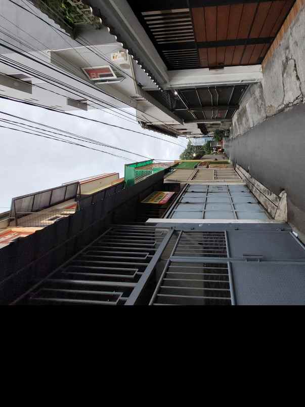 dijual rumah mewah 4 lantai jakarta barat