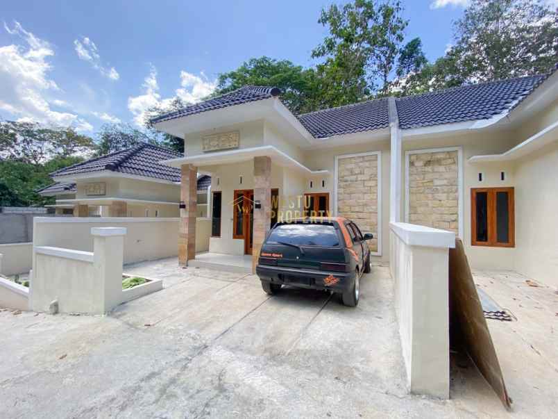 dijual rumah moyudan