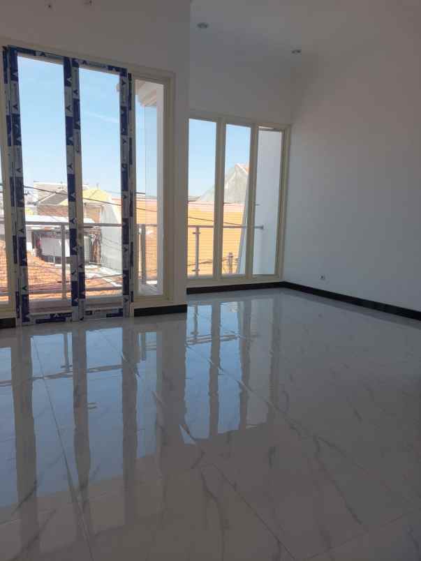 dijual rumah mulyosari