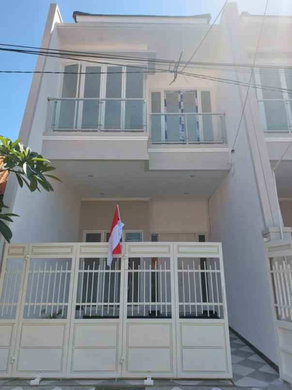 dijual rumah mulyosari