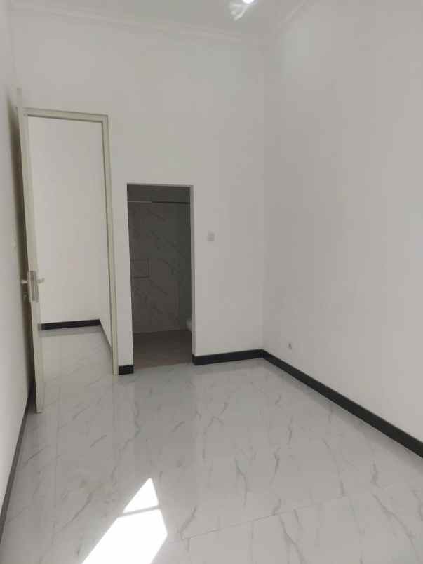 dijual rumah mulyosari