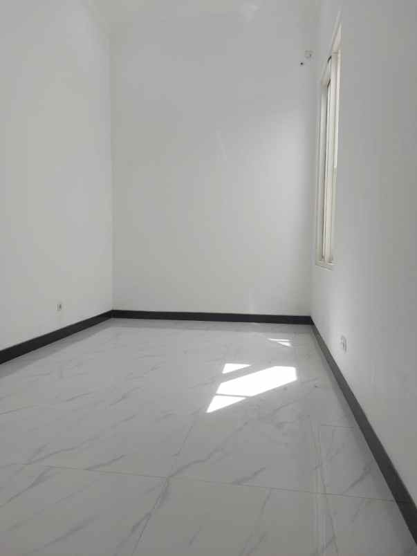 dijual rumah mulyosari