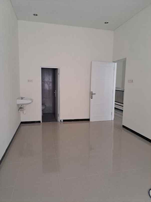 dijual rumah mulyosari