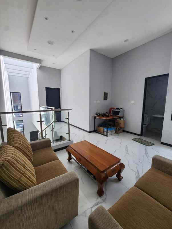 dijual rumah mulyosari