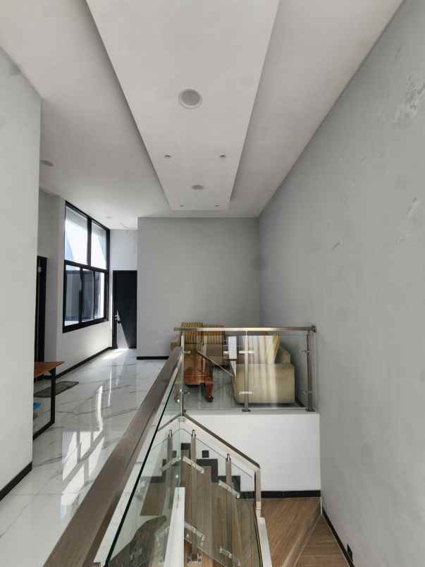 dijual rumah mulyosari