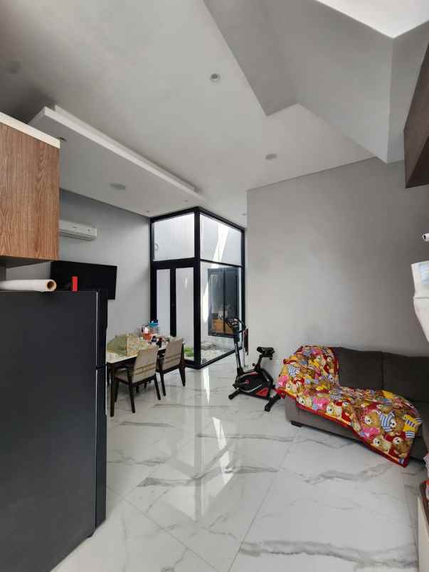 dijual rumah mulyosari