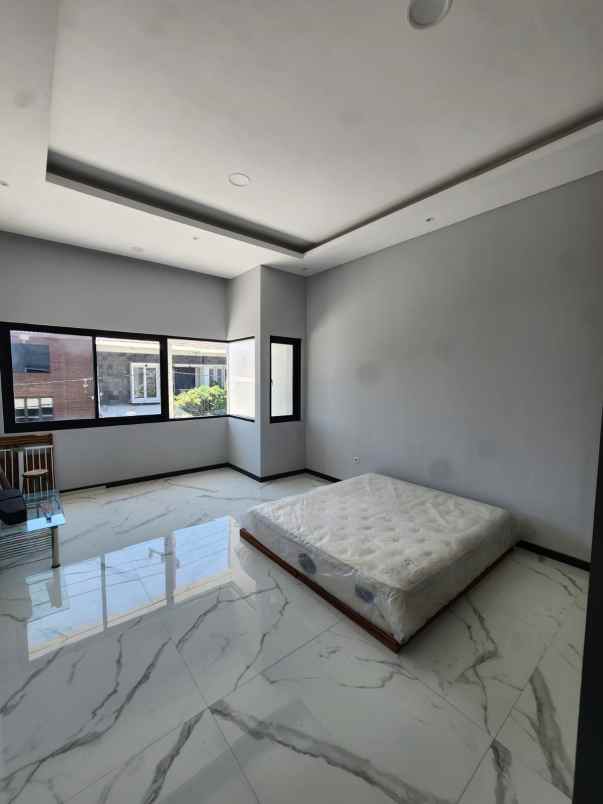 dijual rumah mulyosari