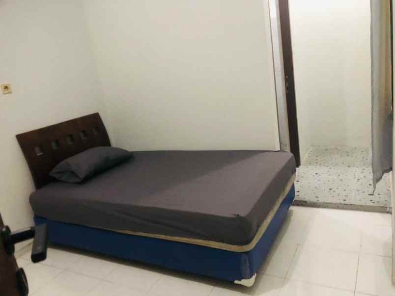 dijual rumah mulyosari utara