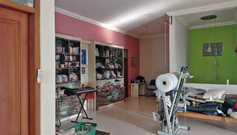 dijual rumah ngesrep