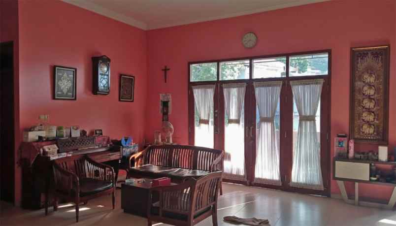 dijual rumah ngesrep